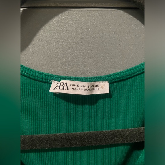 ZARA- green crop tank with cinched middle - Picture 2 of 3